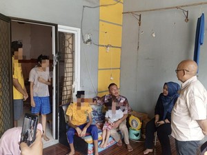 Pilu 5 Anak di Gresik Diduga Ditelantarkan Ibu Usai Ayah Meninggal