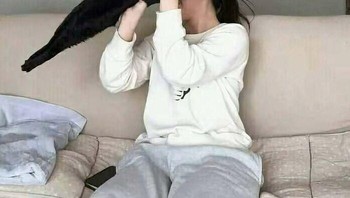 Kucing sedang kalistenik. Foto: weirdcatsbutok via Bored Panda