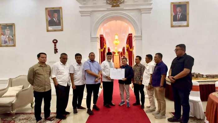 Andre Rosiade usai rapat di rumah dinas Gubernur Sumbar (dok.istimewa)