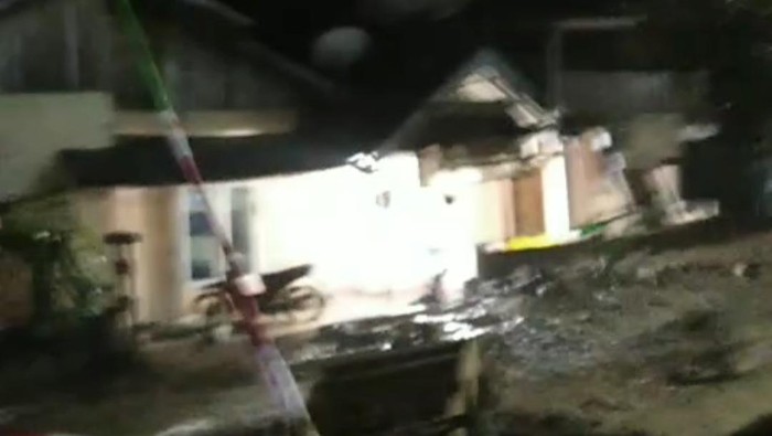 Banjir bandang menerjang Desa Namo di Kabupaten Sigi, Sulawesi Tengah (Sulteng).