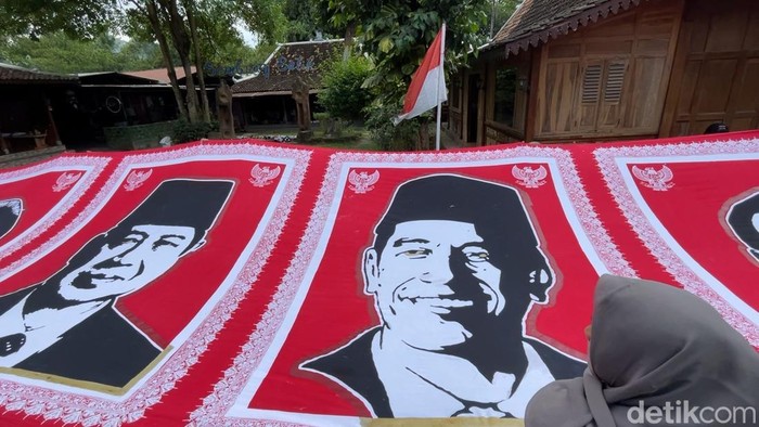 Bati Presiden Indonesia karya perajin di Kulon Progo. Batik ini dibuat untuk merayakan HUT ke-80 RI. 

Foto diunggah Jumat (15/8/2025).