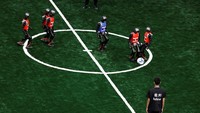 Unitree Robotics humanoid robots compete in a kickboxing match at the inaugural World Humanoid Robot Games, at the National Speed Skating Oval in Beijing, China August 15, 2025. REUTERS/Tingshu Wang     TPX IMAGES OF THE DAY