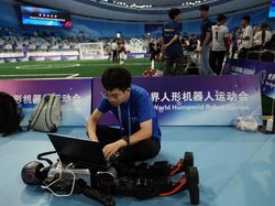 China Gelar Pesta Olahraga Robot Humanoid Dunia