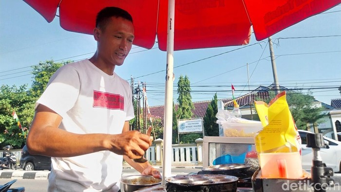 Deny Rahayu pedagang cimin di Majalengka yang viral.