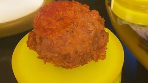 Video: Baru di Blok M! Donat Crispy Rasa Matcha hingga Opor Ayam