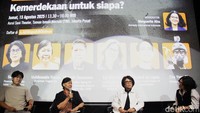 Hadir dalam diskusi tersebut (kiri-kanan) aktivis mahasiswa Cho Yong Gi, penyintas Tragedi 1965-1966 Uchikowati Fauzia, pejuang HAM Suciwati, moderator Marguerita Afra dan creator of Save Andovi, Andovi da Lopez. 