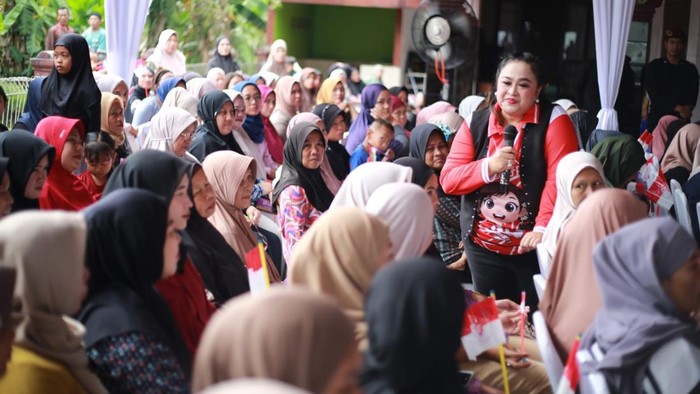 DWP Kemenimipas gelar bakti sosial di Desa Cikeas, Kecamatan Sukaraja, Kabupaten Bogor, Kamis (14/8/2025).