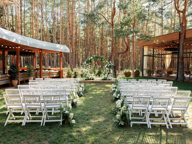 Ilustrasi pernikahan ramah lingkungan.