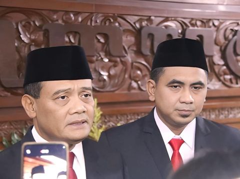 Gubernur dan Wakil Gubernur Jateng, Ahmad Luthfi dan Taj Yasin Maimoen saat mengikuti Sidang Tahunan MPR di secara daring di Gedung Berlian, Semarang, Jumat (15/8/2025).
