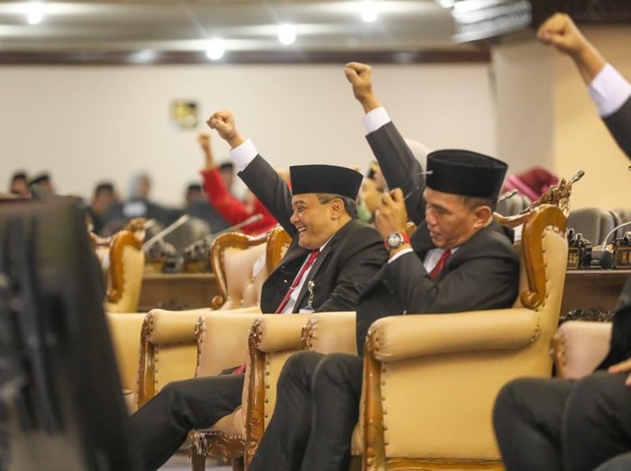 Gubernur dan Wakil Gubernur Jateng, Ahmad Luthfi dan Taj Yasin Maimoen saat mengikuti Sidang Tahunan MPR di secara daring di Gedung Berlian, Semarang, Jumat (15/8/2025).