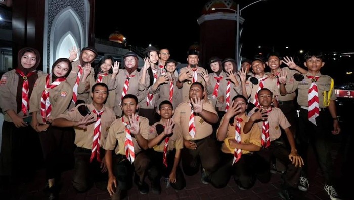 Gubernur Sulsel Andi Sudirman Sulaiman saat menghadiri malam puncak kemah pendidikan di Makassar.