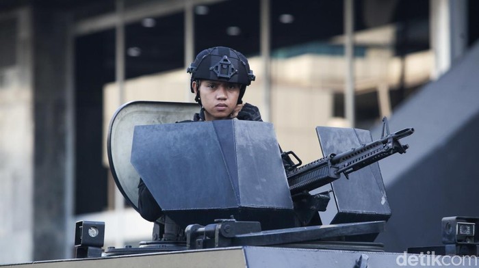 Helikopter kepresidenan bersiaga di Kompleks Parlemen, Jakarta menjelang sidang tahunan MPR 2025 yang akan dihadiri Presiden Prabowo Subianto, Jumat (15/8/2025).
