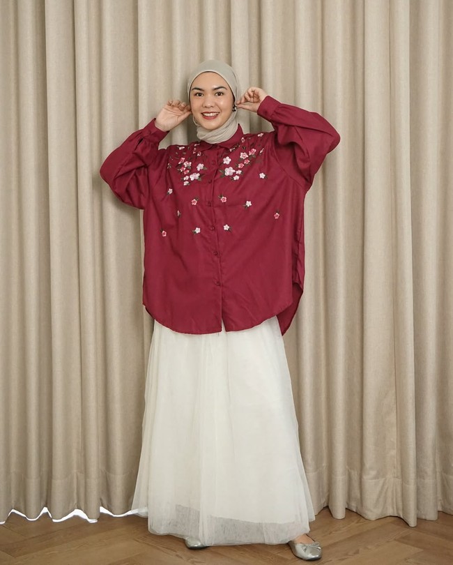 Ide hijab dan outfit dari Dyalodya.
