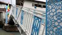 Jembatan Antar Kampung (JAK) Angkat Gandaria atau Angkat Mulia memiliki panjang 9 meter dengan lebar 1,5 meter. Jembatan yang bisa dibuka dan tutup akan memudahkan saat membersihkan Kali Grogol yang ada di bawahnya. (dok Pemprov DKI)