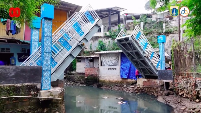Jembatan Antar Kampung (JAK) Angkat Gandaria atau JAK Angkat Mulia di Jaksel jadi jembatan pertama di Jakarta yang bisa diangkat untuk buka tutup. (dok Bina Marga DKI)