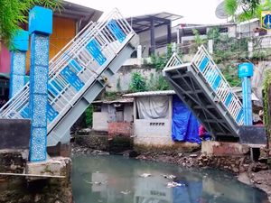 Jembatan Angkat Buka Tutup Bikin Ceria Warga Gandaria