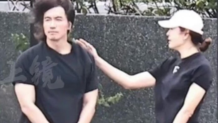 Jerry Yan Kunjungi Makam Barbie Hsu