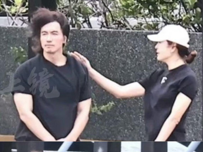 Jerry Yan Kunjungi Makam Barbie Hsu