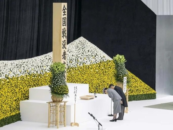 Emperor Naruhito and Empress Masako bow as they attend a memorial service marking the 80th anniversary of Japans surrender in World War II at the Nippon Budokan hall in Tokyo. (Yuichi YAMAZAKI/AFP)