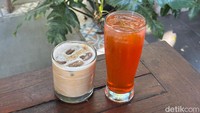Pilihan minuman yang menyegarkan seperti kopi Butterscotch bisa dipesan di sini. Jika tak ingin kopi, ada juga es wedang uwuh yang menyehatkan nan menyegarkan. Foto: Tim detikfood