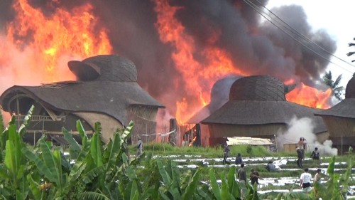 Kebakaran hebat terjadi di Ulaman Eco Luxury Resort, Desa Buwit, Kecamatan Kediri, Tabanan, Bali, Jumat (15/8/2025). (Dok. Istimewa)