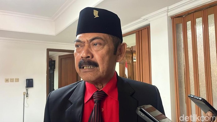 Ketua DPC PDIP Solo FX Hadi Rudyatmo saat ditemui di Gedung DPRD Solo, Jumat (15/8/2025)