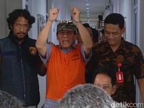 Ketua Hanura Jateng Angkat Borgol Saat Dibawa ke Tahanan, Ngaku Tak Bersalah