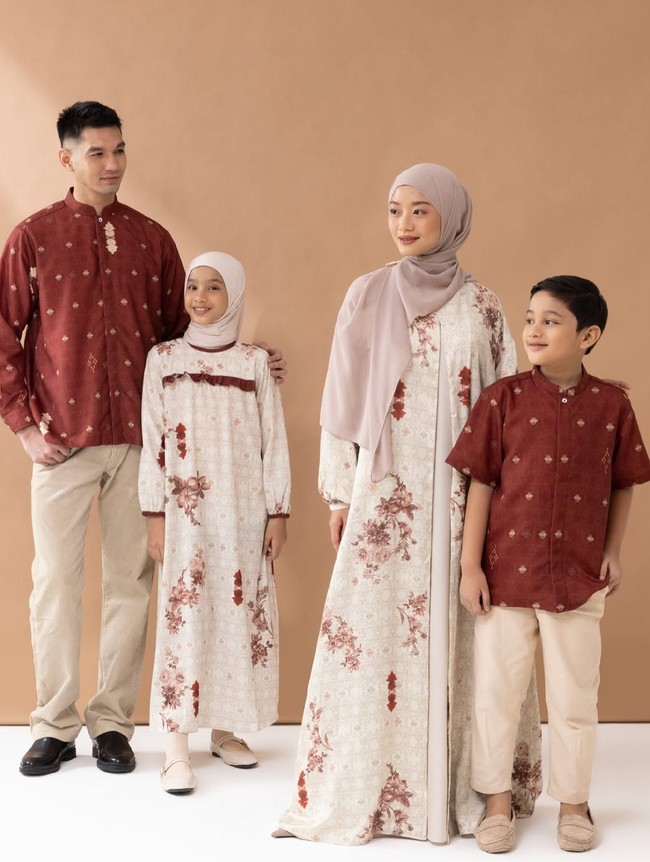 Koleksi RiaMiranda bisa menjadi pilihan kamu untuk merayakan HUT RI.