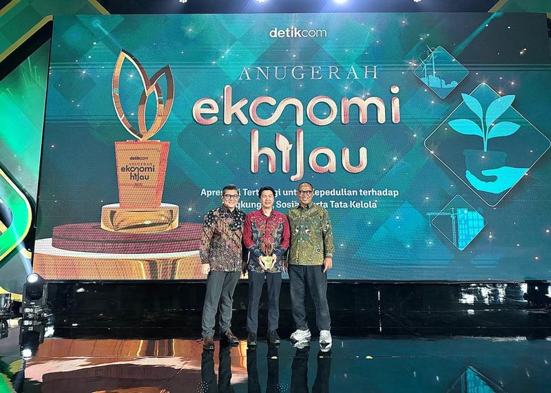Komitmen ESG Dexa Group Raih Anugerah Ekonomi Hijau untuk Green Pharmacy