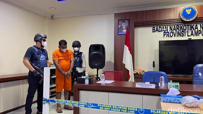 Kurir narkoba yang ditangkap BNNP Lampung.