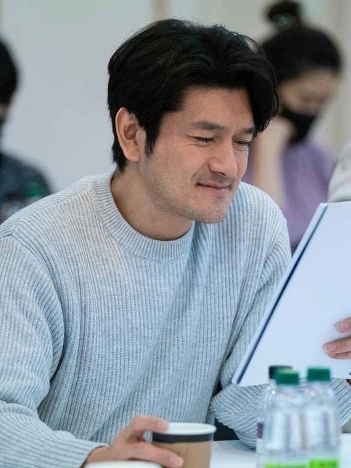 Aktor Lee Ji Hoon saat pembacaan naskah film The Outlaws.