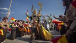 Meriah! Becak Hias dan Caruban Carnaval Goyang Sentra Batik Trusmi
