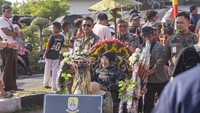 Caruban Carnaval dan lomba becak hias menjadi magnet wisata baru, memadukan kemeriahan kemerdekaan dan promosi batik Cirebon. Foto: ANTARA FOTO/Dedhez Anggara