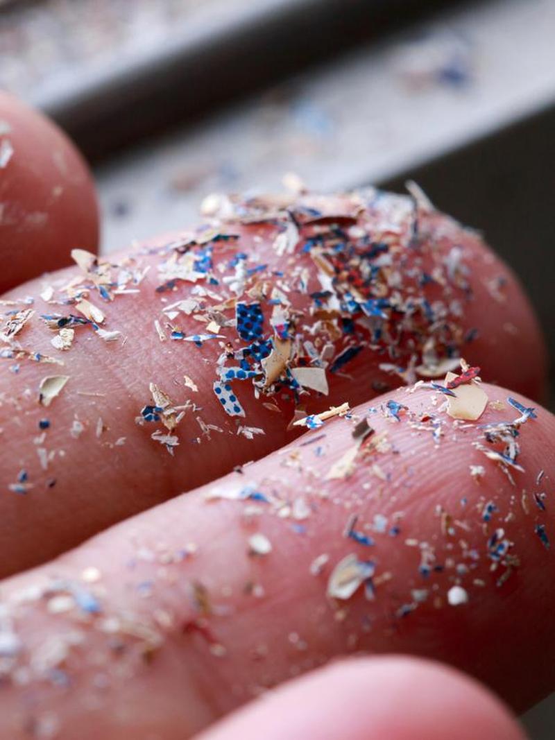 Bahaya Microplastic di Pakaian, Ini Bahan Outfit yang Lebih Aman untuk Bumi