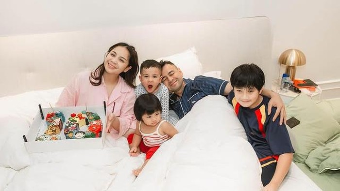 Momen Ultah Ke-10 Rafathar Momen Ultah Ke-10 Rafathar