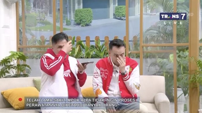Tangis Raffi Ahmad dan Irfan Hakim umumkan Mpok Alpa meninggal dunia.
