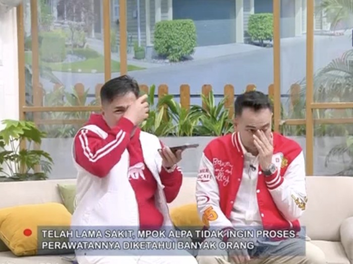 Tangis Raffi Ahmad dan Irfan Hakim umumkan Mpok Alpa meninggal dunia.