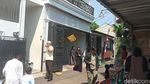Warga Berbondong-bondong Melayat ke Rumah Duka Mpok Alpa