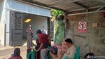 Warga Berbondong-bondong Melayat ke Rumah Duka Mpok Alpa