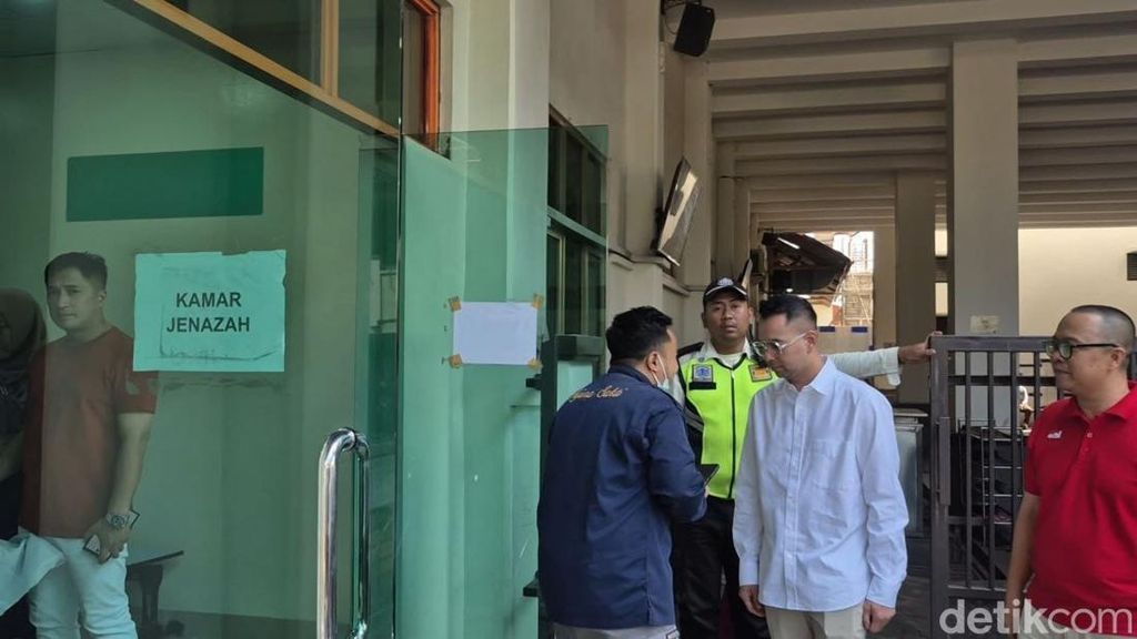 Irfan Hakim dan Raffi Ahmad Jemput Jenazah Mpok Alpa di RS hingga Rumah Duka