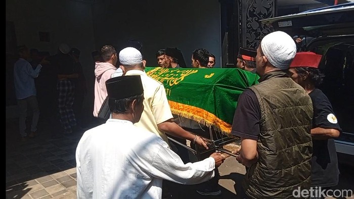 Mpok Alpa meninggal dunia