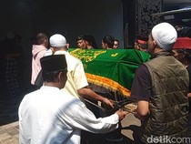 Mpok Alpa Meninggal Dunia, Raffi Ahmad Ungkap Firasat Sejak Semalam