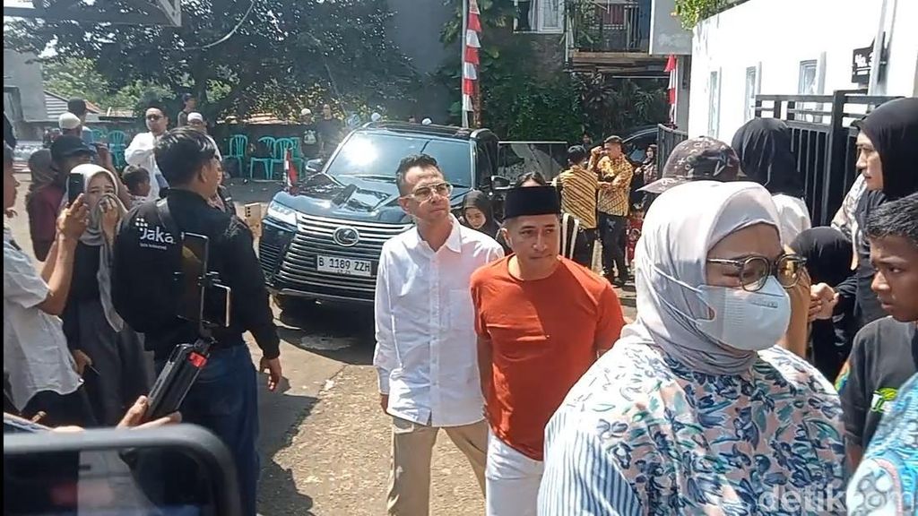 Ayu Ting Ting hingga Raffi Ahmad Melayat ke Rumah Duka Mpok Alpa