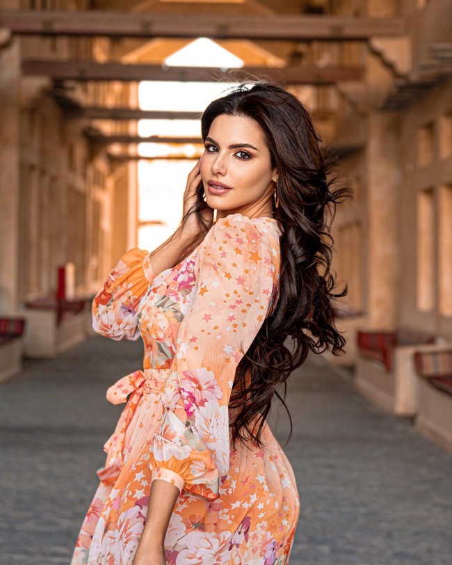 Wanita yang bekerja sebagai instruktur kesehatan dan guru psikologi itu juga mendirikan Olive Green Academy yang mempromosikan keberlanjutan melalui program pelatihan dan kesadaran. Melalui platform tersebut, ia bertekad membantu wanita Palestina mendapatkan pendidikan dalam advokasi lingkungan dan media digital untuk mengembangkan bisnis berkelanjutan. Foto: Instagram @nadeen.m.ayoub