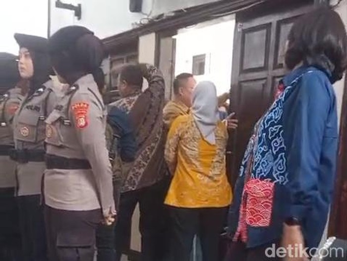 Nikita Mirzani Nikita Mirzani saat sidang melawan Reza Gladys di Pengadilan Negeri Jakarta Selatan, Kamis (14/8/2025).