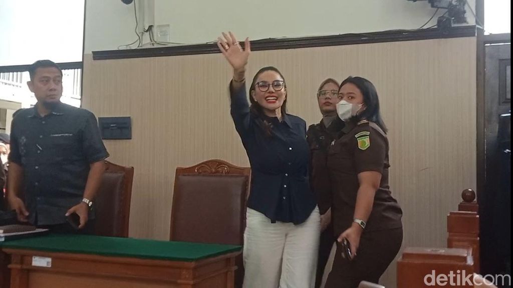 Rencana Nikita Mirzani Somasi BCA Disindir Lucu