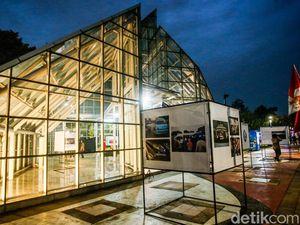 Pameran Foto Hidupkan Kreativitas di Taman Menteng Jakarta