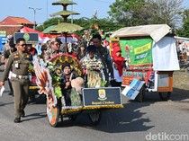 Pejabat Cirebon Naik Becak Agar Rasakan Beratnya Hidup Rakyat Kecil