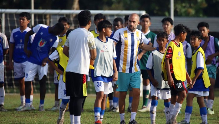 Manajemen Safin Pati Sports School mendatangkan pelatih asal Spanyol, Francesc Puigdomenech.