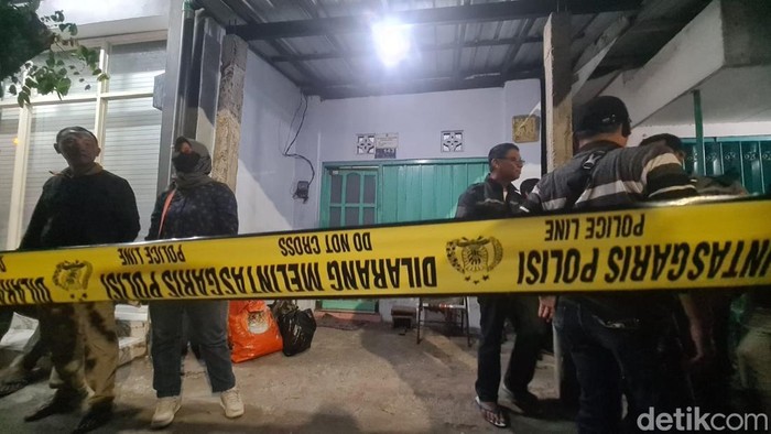 Rumah lokasi ditemukannya remaja tewas dalam rumahnya di Jalan Cemara Kelurahan Karangsari Kecamatan Sukorejo Kota Blitar